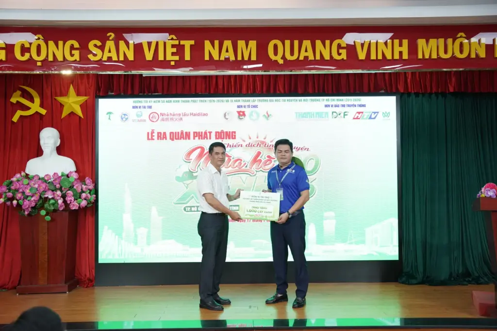 LỄ RA QUÂN CHIẾN DỊCH TÌNH NGUYỆN MÙA HÈ XANH NĂM 2026: TUỔI TRẺ HCMUNRE TIÊN PHONG CHUYỂN ĐỔI SỐ, CHUNG TAY VÌ CỘNG ĐỒNG