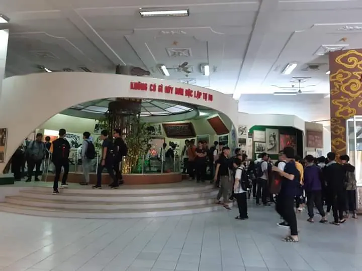 SINH VIÊN THAM QUAN THỰC TẾ TẠI BẢO TÀNG HỒ CHÍ MINH VÀ BẢO TÀNG LLVT MIỀN ĐÔNG NAM BỘ