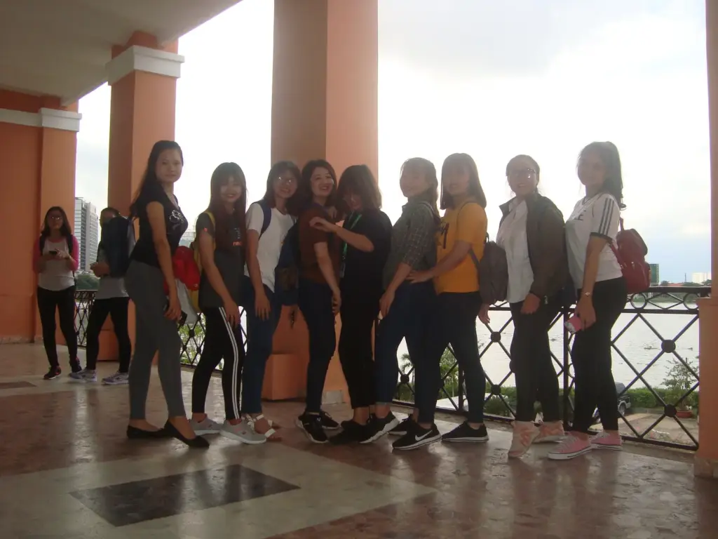 HÌNH ẢNH SINH VIÊN LỚP 05ĐH_QTKD3 THAM QUAN HỌC TẬP MÔN TƯ TƯỞNG HCM HKII (2017-2018) TẠI BẢO TÀNG HỒ CHÍ MINH