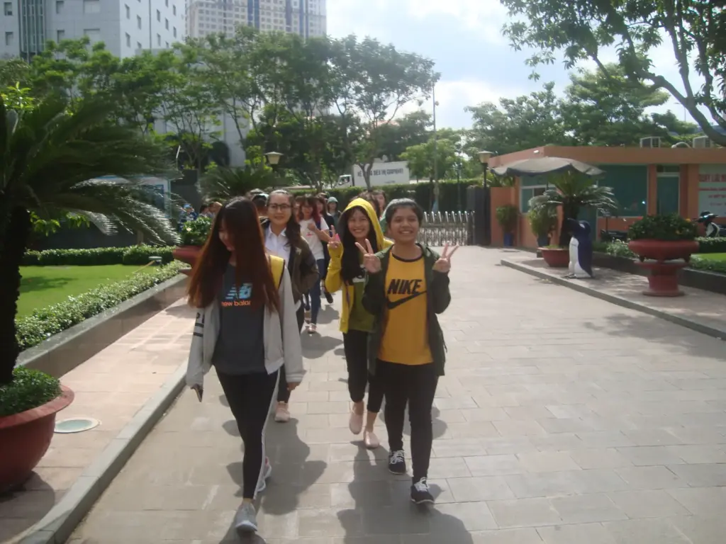 HÌNH ẢNH SINH VIÊN LỚP 05ĐH_QTKD3 THAM QUAN HỌC TẬP MÔN TƯ TƯỞNG HCM HKII (2017-2018) TẠI BẢO TÀNG HỒ CHÍ MINH