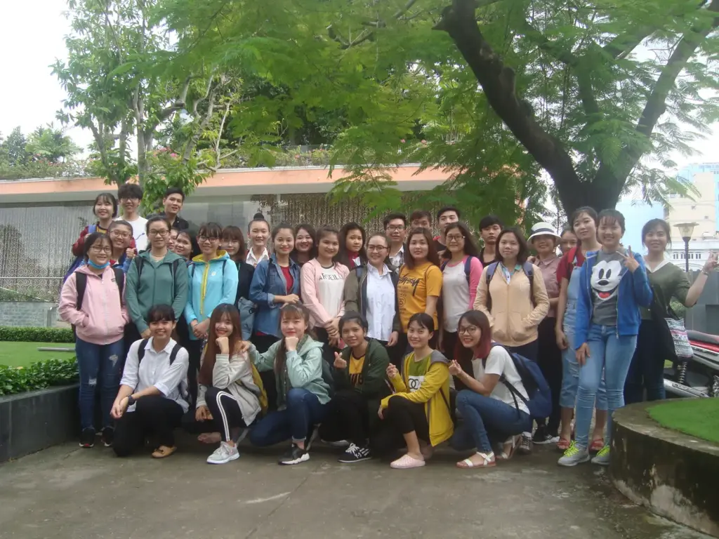 HÌNH ẢNH SINH VIÊN LỚP 05ĐH_QTKD3 THAM QUAN HỌC TẬP MÔN TƯ TƯỞNG HCM HKII (2017-2018) TẠI BẢO TÀNG HỒ CHÍ MINH