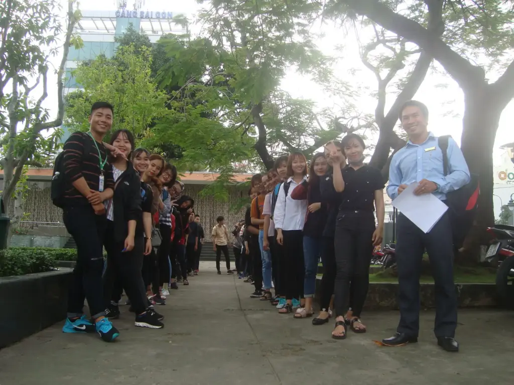 HÌNH ẢNH SINH VIÊN LỚP 05ĐH_QTKD1 + 2 THAM QUAN HỌC TẬP MÔN TƯ TƯỞNG HCM HKII (2017-2018) TẠI BẢO TÀNG HỒ CHÍ MINH