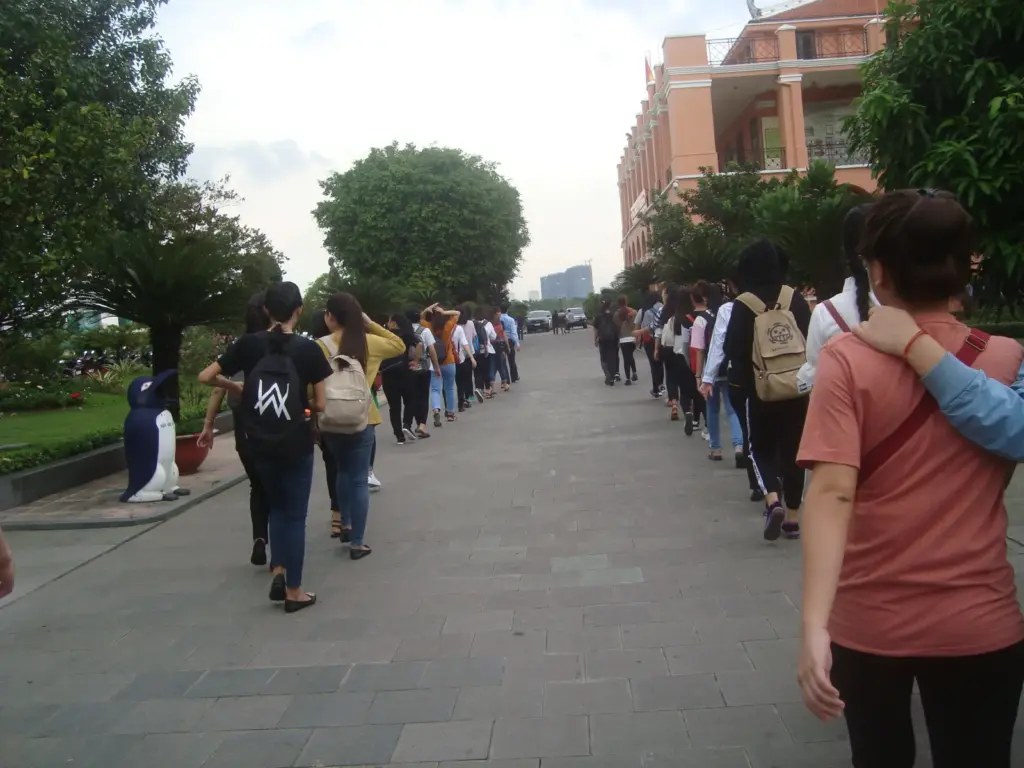 HÌNH ẢNH SINH VIÊN LỚP 05ĐH_QTKD1 + 2 THAM QUAN HỌC TẬP MÔN TƯ TƯỞNG HCM HKII (2017-2018) TẠI BẢO TÀNG HỒ CHÍ MINH