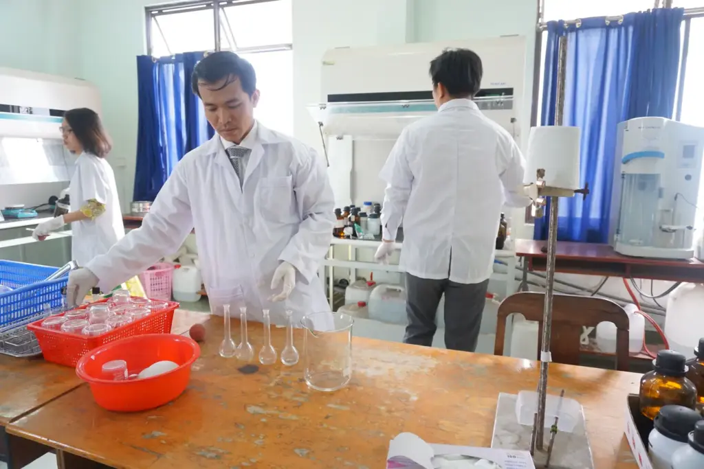 Các buổi thực hành tại Phòng thí nghiệm