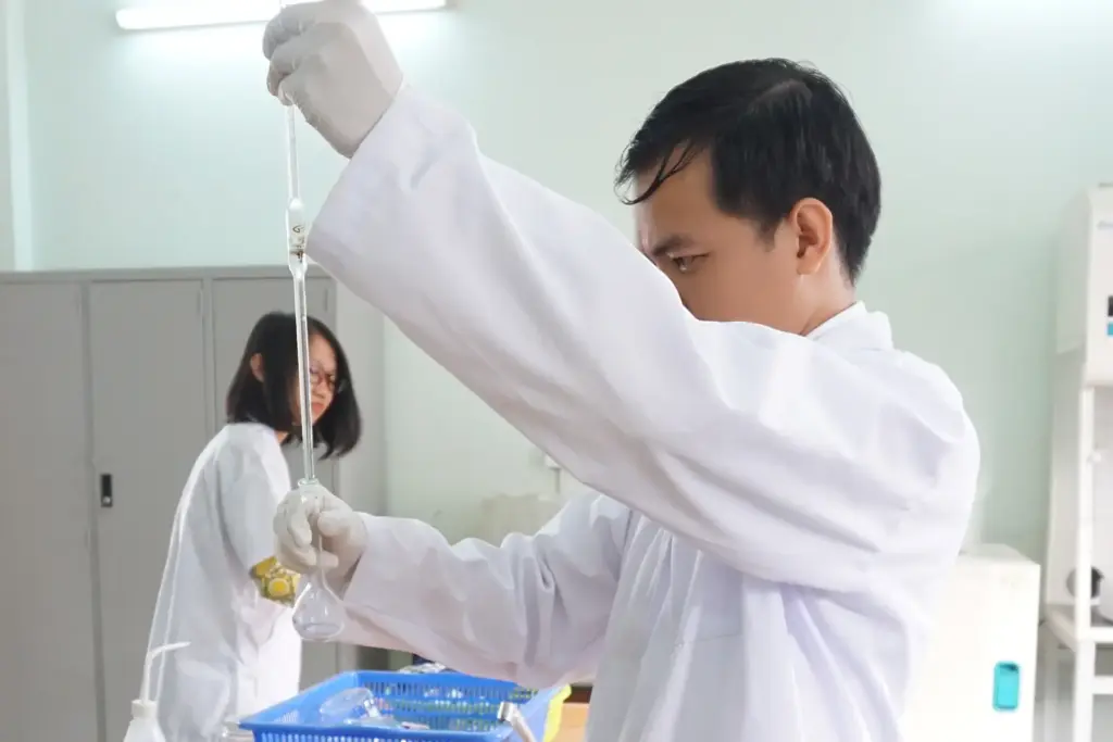 Các buổi thực hành tại Phòng thí nghiệm