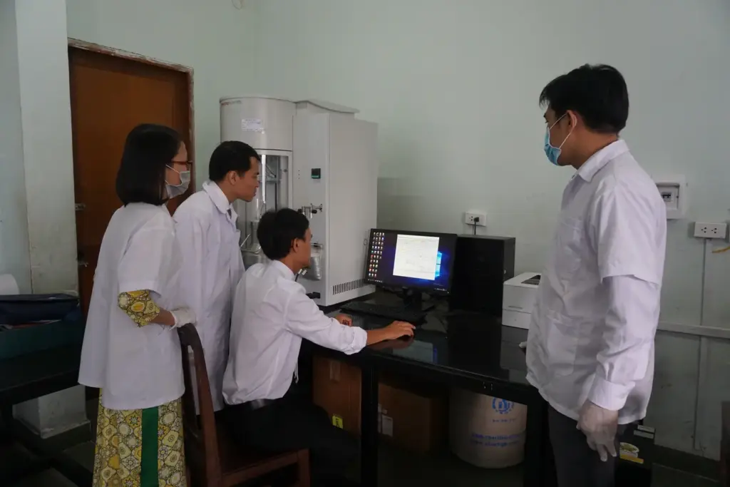 Các buổi thực hành tại Phòng thí nghiệm