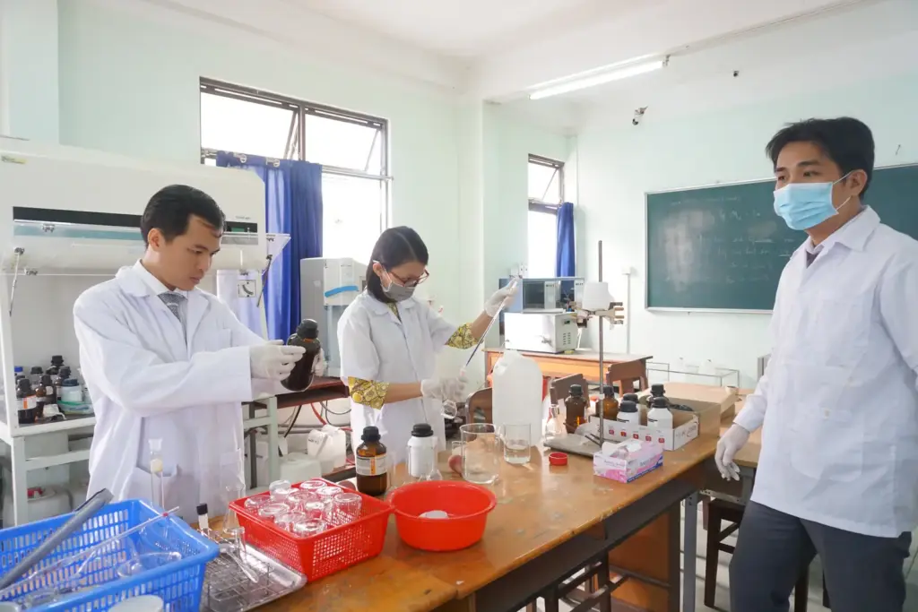 Các buổi thực hành tại Phòng thí nghiệm
