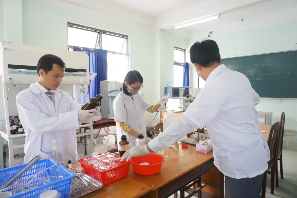 Các buổi thực hành tại Phòng thí nghiệm