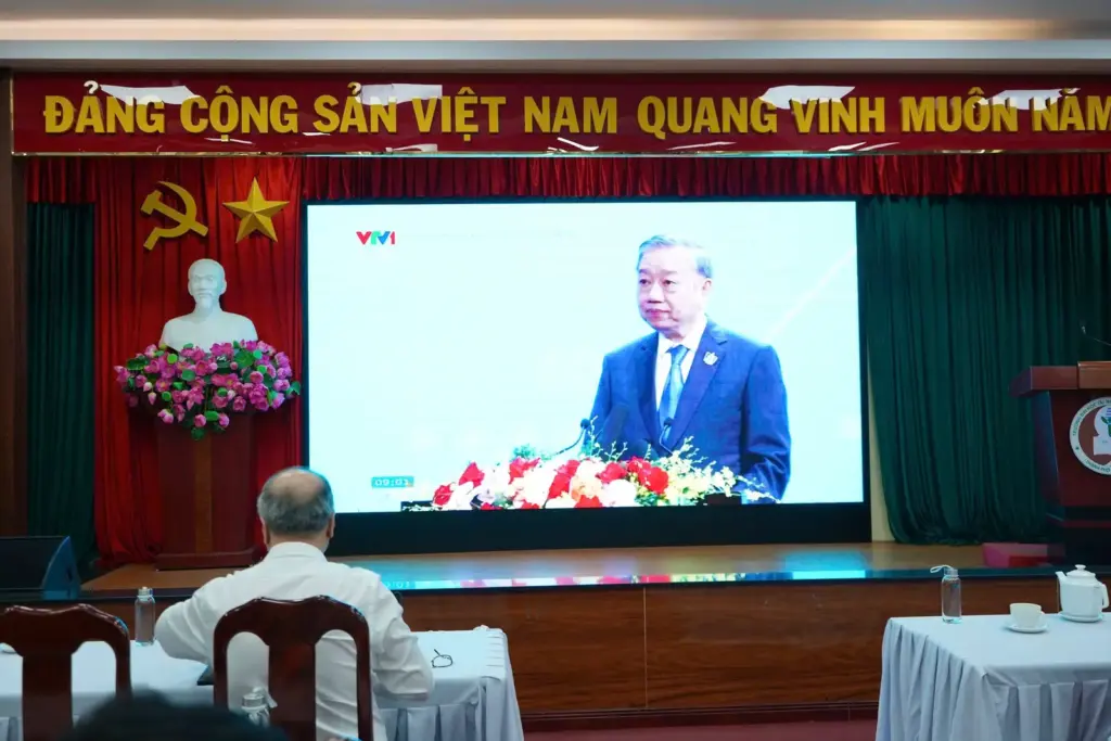 HCMUNRE THAM DỰ LỄ KHAI GIẢNG NĂM HỌC 2025 – 2026 GẮN VỚI KỶ NIỆM 80 NĂM THÀNH LẬP BỘ QUỐC GIA GIÁO DỤC (NAY LÀ BỘ GIÁO DỤC VÀ ĐÀO TẠO)