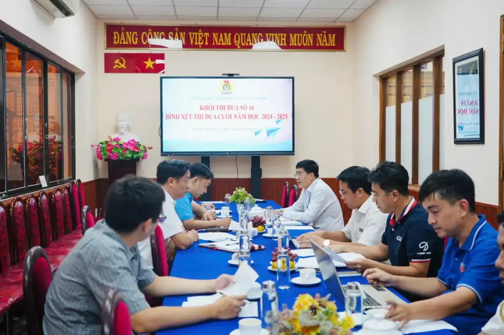 Công đoàn: Khối thi đua 16 bình xét thi đua cuối năm học 2024-2025