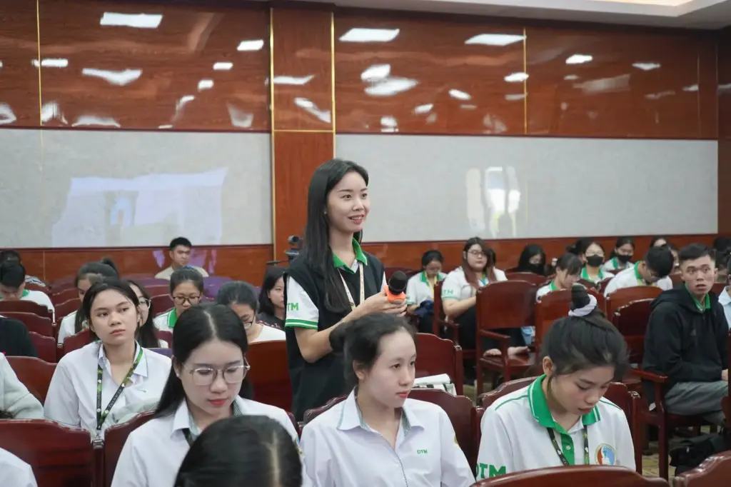 Hội thảo “Ngành Quản lý Tài nguyên Môi trường và Kỷ Nguyên số 2025”