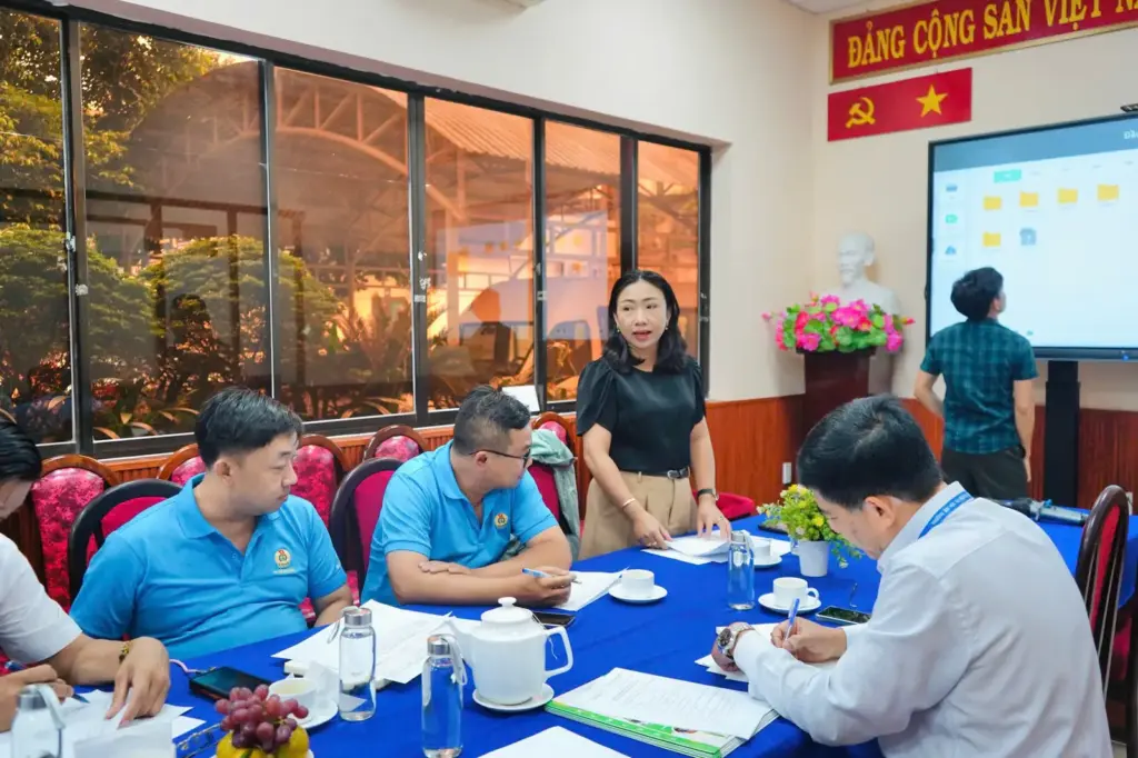 Công đoàn: Khối thi đua 16 bình xét thi đua cuối năm học 2024-2025