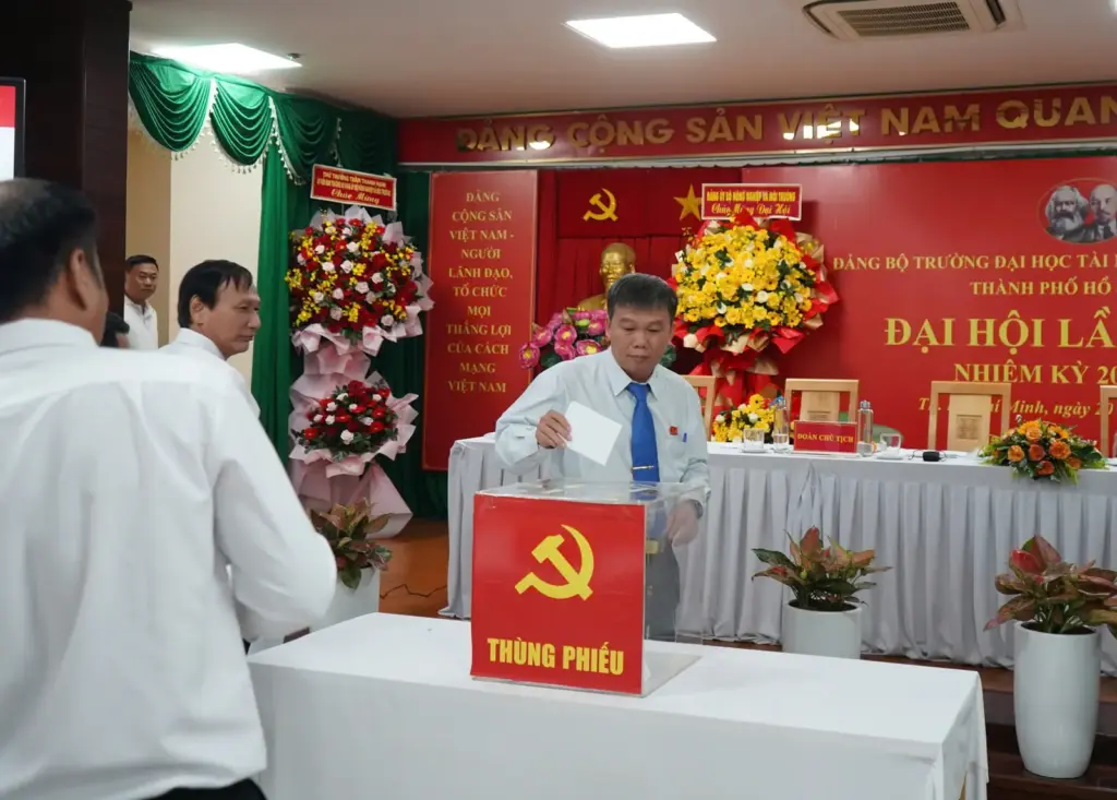 ĐẠI HỘI ĐẢNG BỘ TRƯỜNG ĐẠI HỌC TÀI NGUYÊN VÀ MÔI TRƯỜNG TP.HCM LẦN THỨ V, NHIỆM KỲ 2025 – 2030