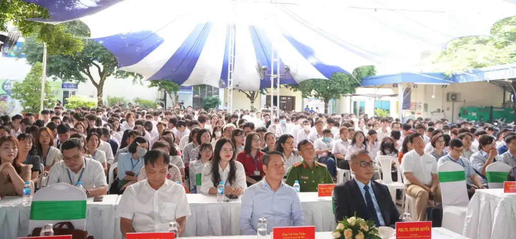 HCMUNRE chào đón Tân sinh viên Khóa 14 – Khởi đầu hành trình tri thức trong kỷ nguyên hội nhập