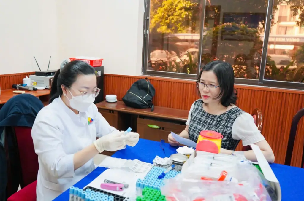HCMUNRE TỔ CHỨC KHÁM SỨC KHỎE ĐỊNH KỲ CHO VIÊN CHỨC VÀ NGƯỜI LAO ĐỘNG NĂM 2025
