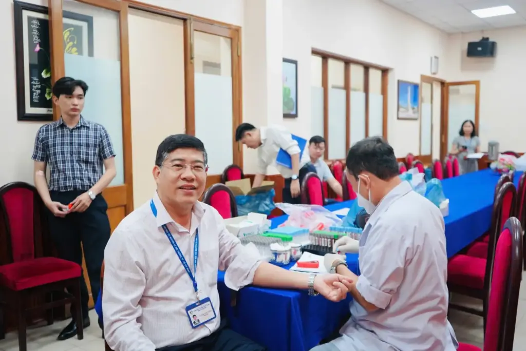 HCMUNRE TỔ CHỨC KHÁM SỨC KHỎE ĐỊNH KỲ CHO VIÊN CHỨC VÀ NGƯỜI LAO ĐỘNG NĂM 2025