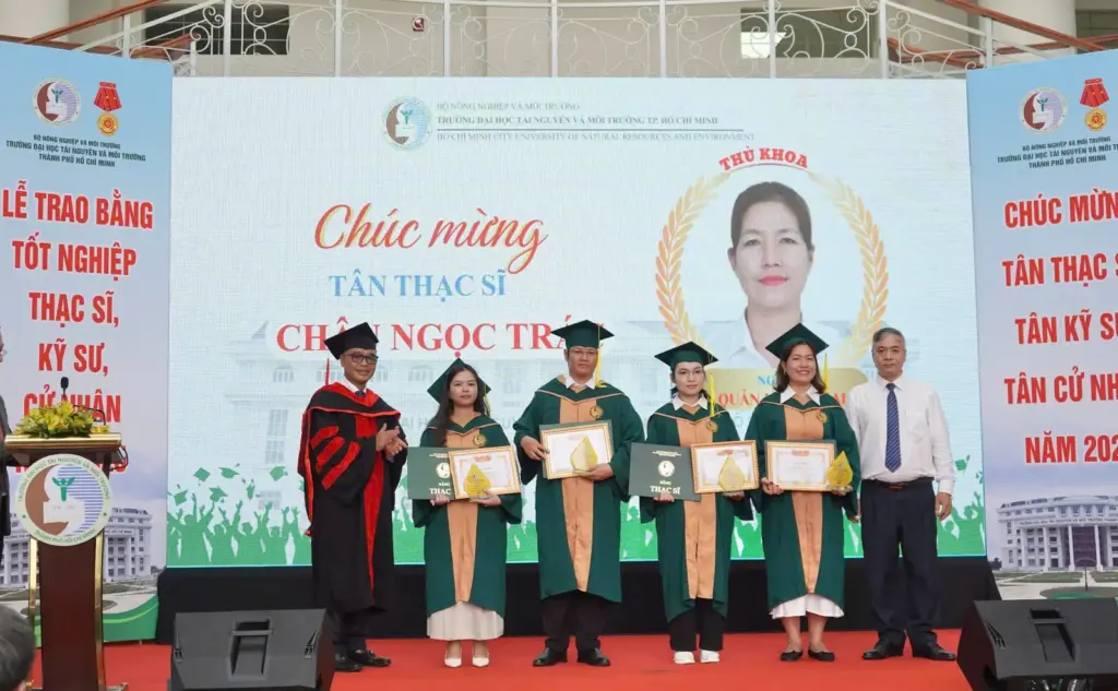 Mang khát vọng tuổi trẻ phụng sự Tổ quốc – Câu chuyện của Tân Thủ khoa Thạc sĩ Kỹ thuật Trắc địa – Bản đồ Nguyễn Tiến Dũng tại HCMUNRE