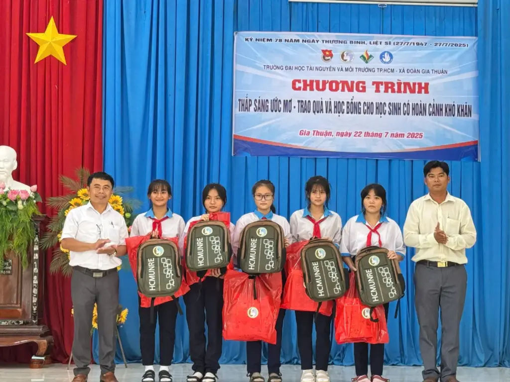 Lễ Hội quân – Tổng kết Chiến dịch Mùa Hè xanh - Trường Đại học Tài nguyên và Môi trường Thành phố Hồ Chí Minh năm 2025