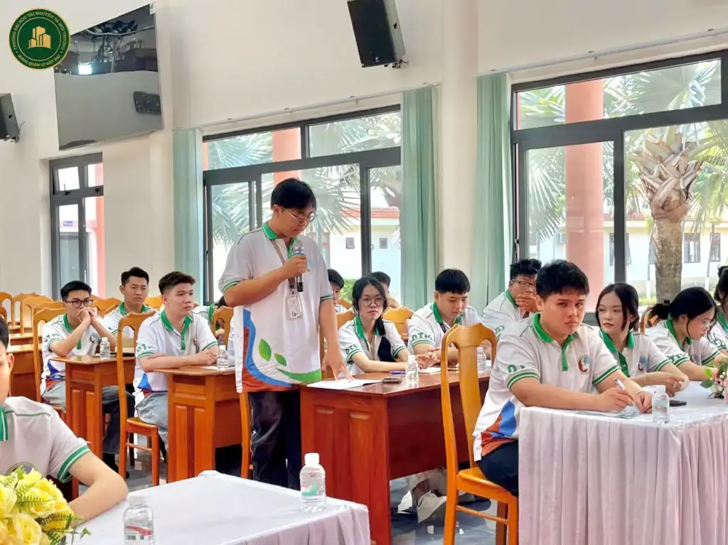 HỌC TỪ THỰC TIỄN: SINH VIÊN QUẢN LÝ ĐẤT ĐAI HCMUNRE THỰC TẬP NHẬN THỨC NGHỀ NGHIỆP TẠI LÂM ĐỒNG