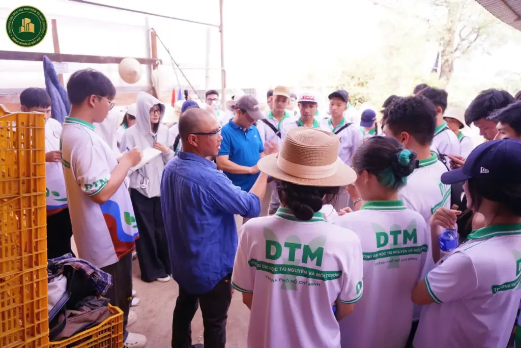 HỌC TỪ THỰC TIỄN: SINH VIÊN QUẢN LÝ ĐẤT ĐAI HCMUNRE THỰC TẬP NHẬN THỨC NGHỀ NGHIỆP TẠI LÂM ĐỒNG