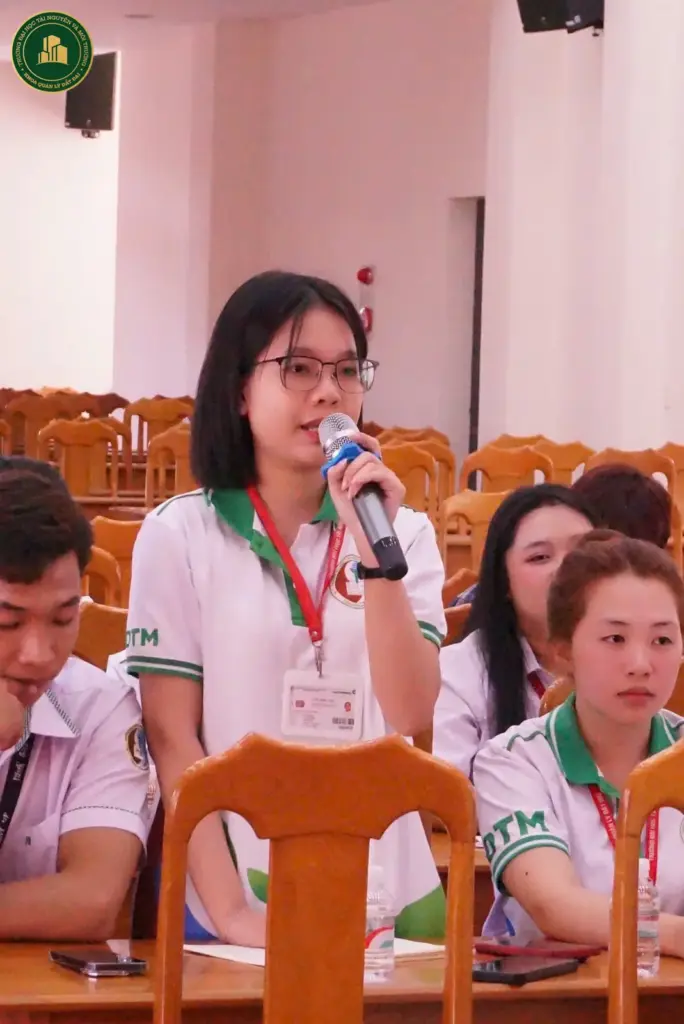 HỌC TỪ THỰC TIỄN: SINH VIÊN QUẢN LÝ ĐẤT ĐAI HCMUNRE THỰC TẬP NHẬN THỨC NGHỀ NGHIỆP TẠI LÂM ĐỒNG