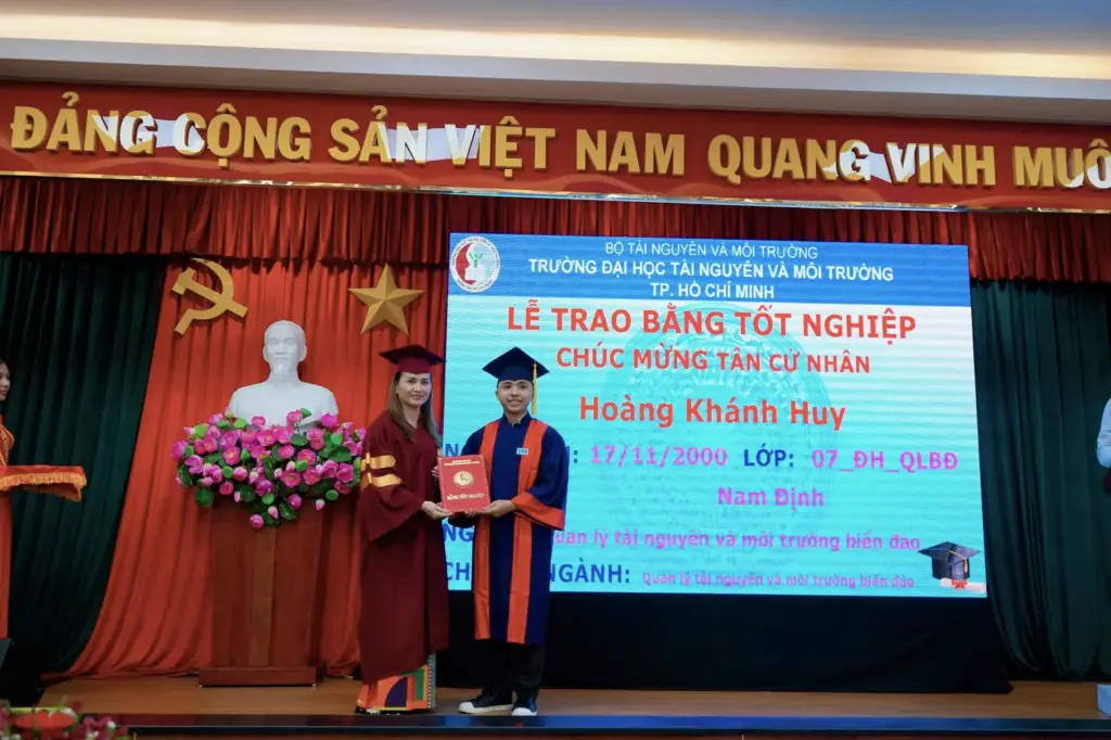 Lễ Trao bằng tốt nghiệp Thạc sỹ, Cử nhân và Kỹ sư đợt 1 năm học 2022-2023