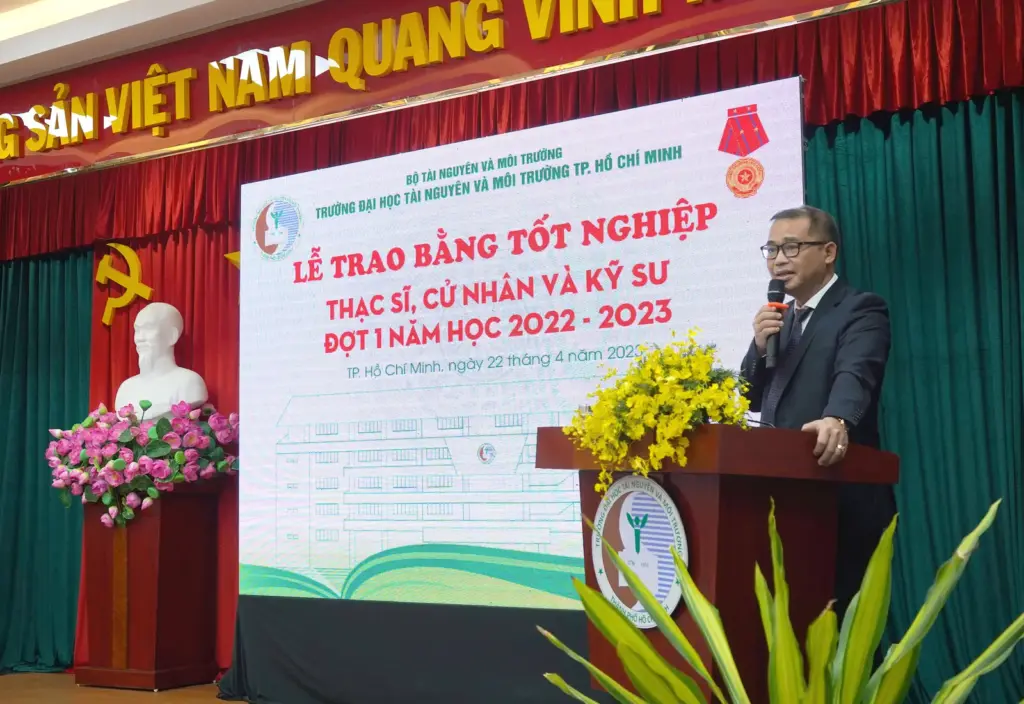 Lễ Trao bằng tốt nghiệp Thạc sỹ, Cử nhân và Kỹ sư đợt 1 năm học 2022-2023