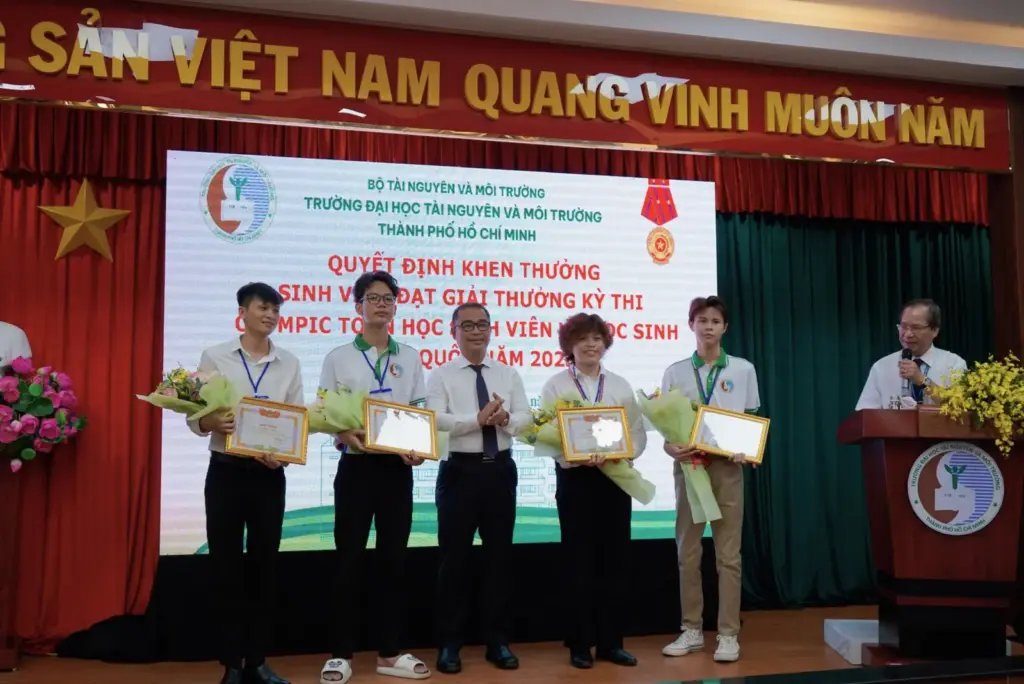 Lễ Trao bằng tốt nghiệp Thạc sỹ, Cử nhân và Kỹ sư đợt 1 năm học 2022-2023