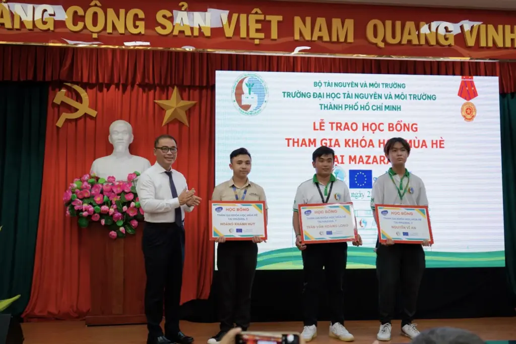 Lễ Trao bằng tốt nghiệp Thạc sỹ, Cử nhân và Kỹ sư đợt 1 năm học 2022-2023