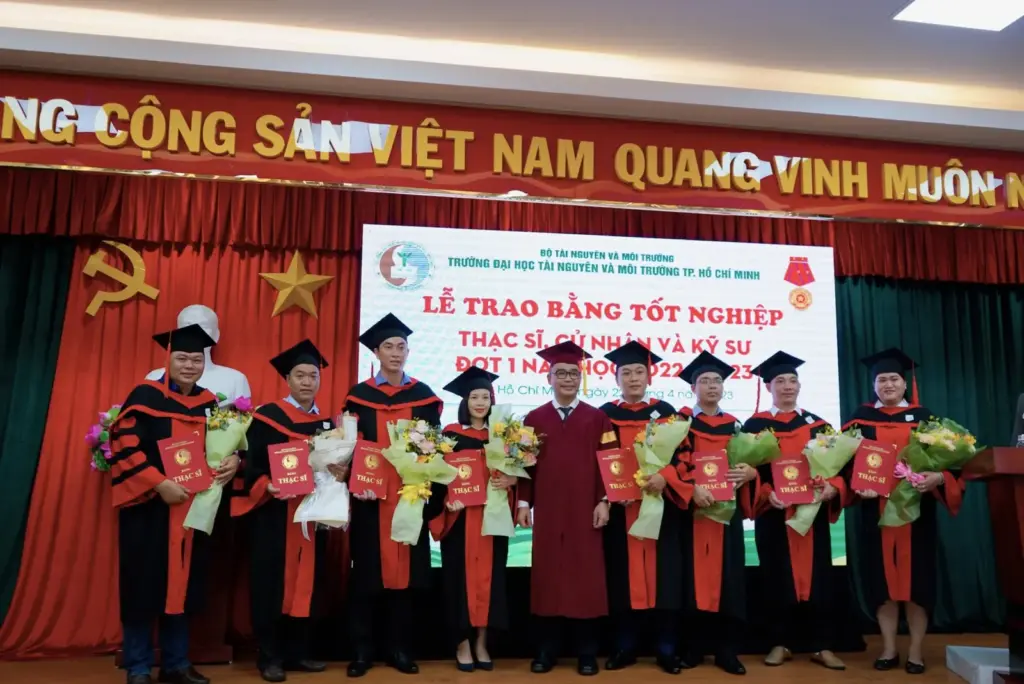 Lễ Trao bằng tốt nghiệp Thạc sỹ, Cử nhân và Kỹ sư đợt 1 năm học 2022-2023