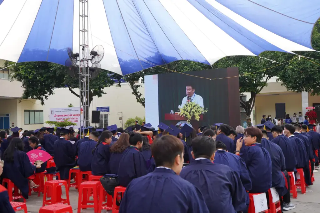 Lễ Trao bằng tốt nghiệp Thạc sỹ, Cử nhân và Kỹ sư đợt 1 năm học 2022-2023