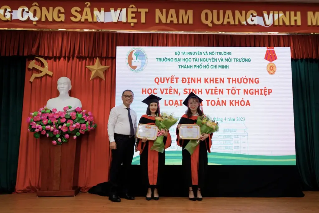 Lễ Trao bằng tốt nghiệp Thạc sỹ, Cử nhân và Kỹ sư đợt 1 năm học 2022-2023