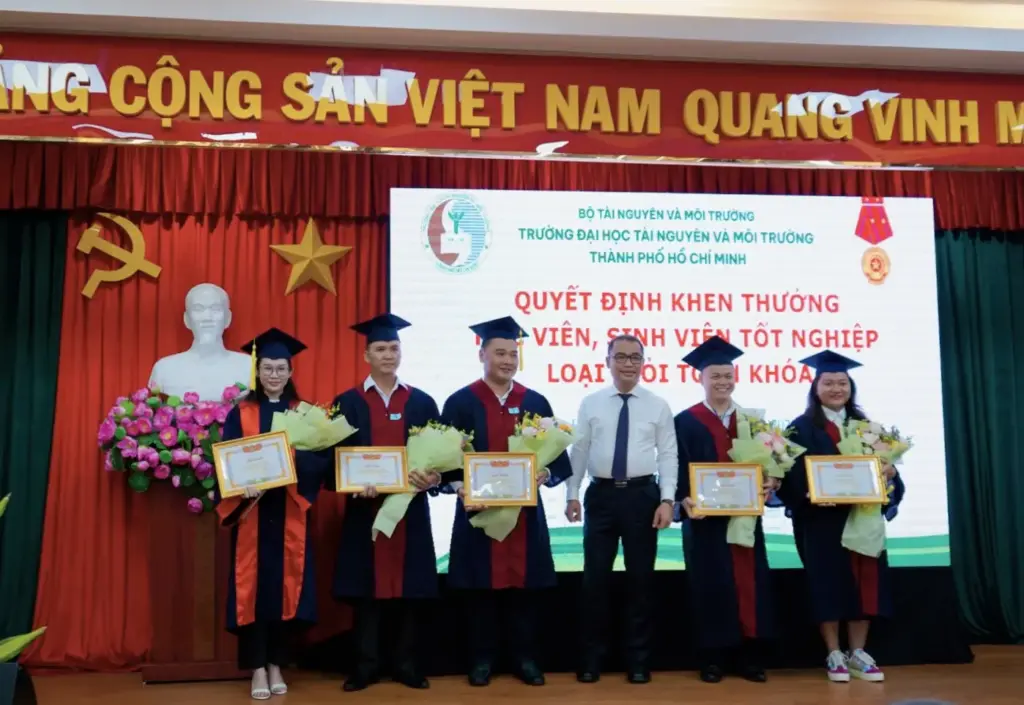 Lễ Trao bằng tốt nghiệp Thạc sỹ, Cử nhân và Kỹ sư đợt 1 năm học 2022-2023