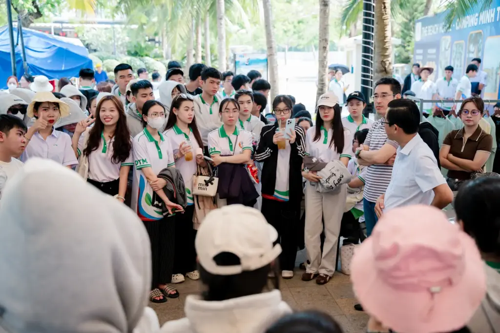HỌC TỪ THỰC TIỄN – ĐỊNH HƯỚNG ĐA LĨNH VỰC: SINH VIÊN QUẢN LÝ ĐẤT ĐAI HCMUNRE THỰC TẬP NHẬN THỨC NGHỀ NGHIỆP TẠI HỒ TRÀM