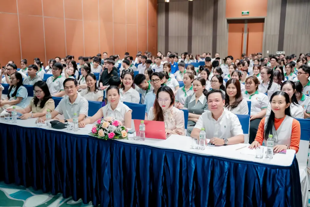 HỌC TỪ THỰC TIỄN – ĐỊNH HƯỚNG ĐA LĨNH VỰC: SINH VIÊN QUẢN LÝ ĐẤT ĐAI HCMUNRE THỰC TẬP NHẬN THỨC NGHỀ NGHIỆP TẠI HỒ TRÀM