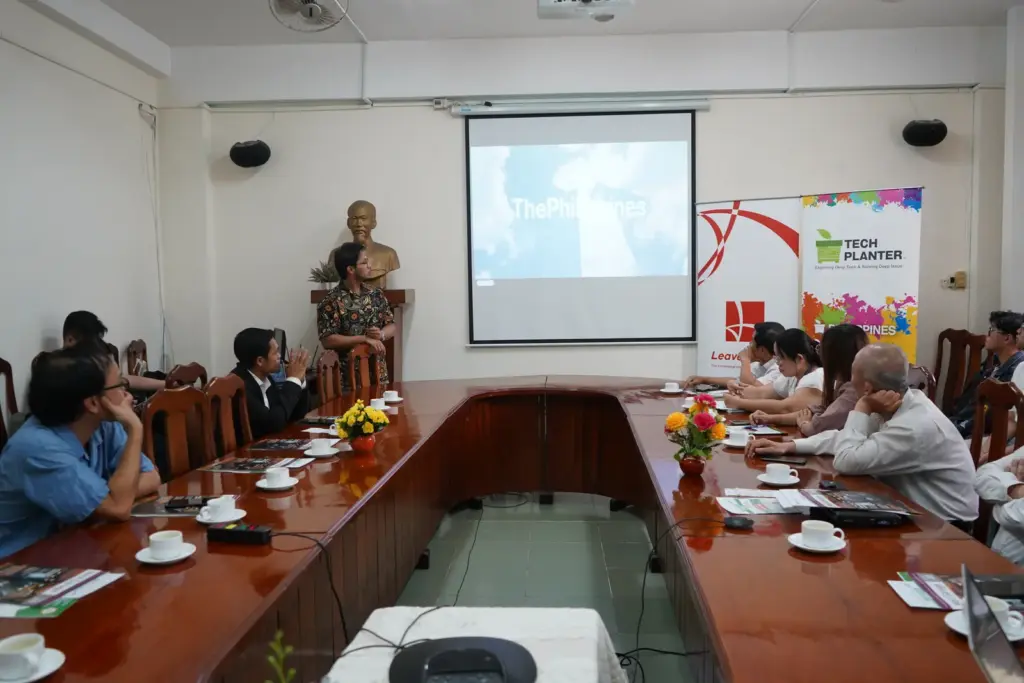 Buổi đón tiếp và làm việc giữa Trường Đại học Tài nguyên và Môi trường TP.HCM và Công ty Leave A Nest, Phillippine