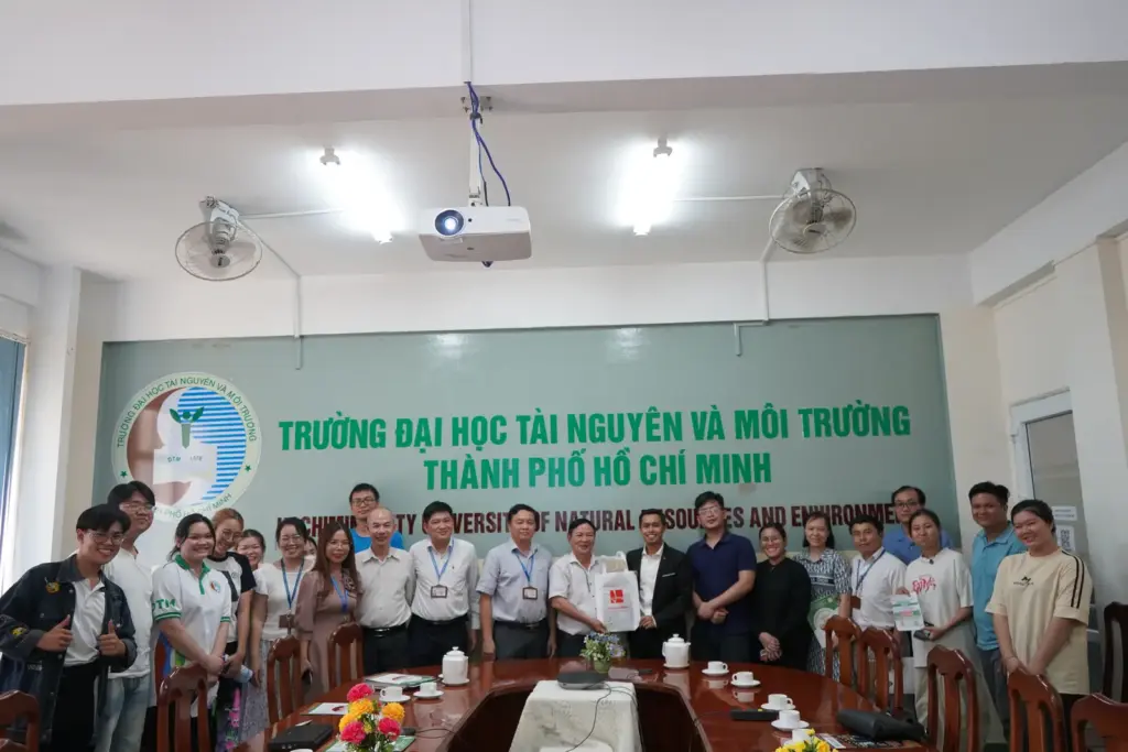 Buổi đón tiếp và làm việc giữa Trường Đại học Tài nguyên và Môi trường TP.HCM và Công ty Leave A Nest, Phillippine