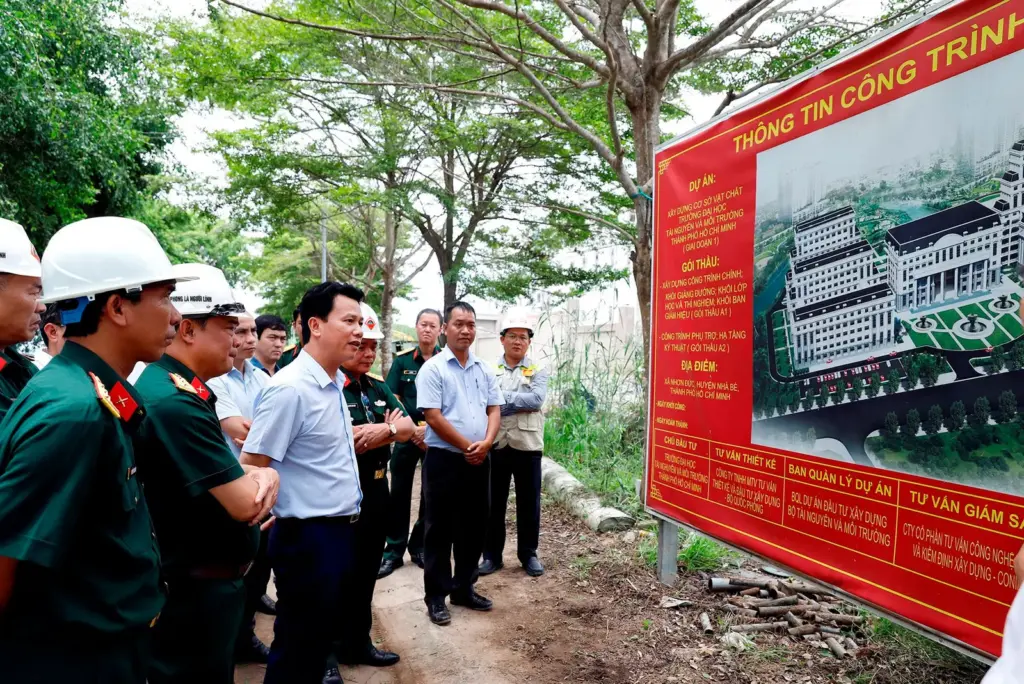 Đoàn công tác của Bộ Tài nguyên và Môi trường đã đi kiểm tra thực địa một số công trình đang xây dựng của các đơn vị trực thuộc Bộ tại Thành phố Hồ Chí Minh