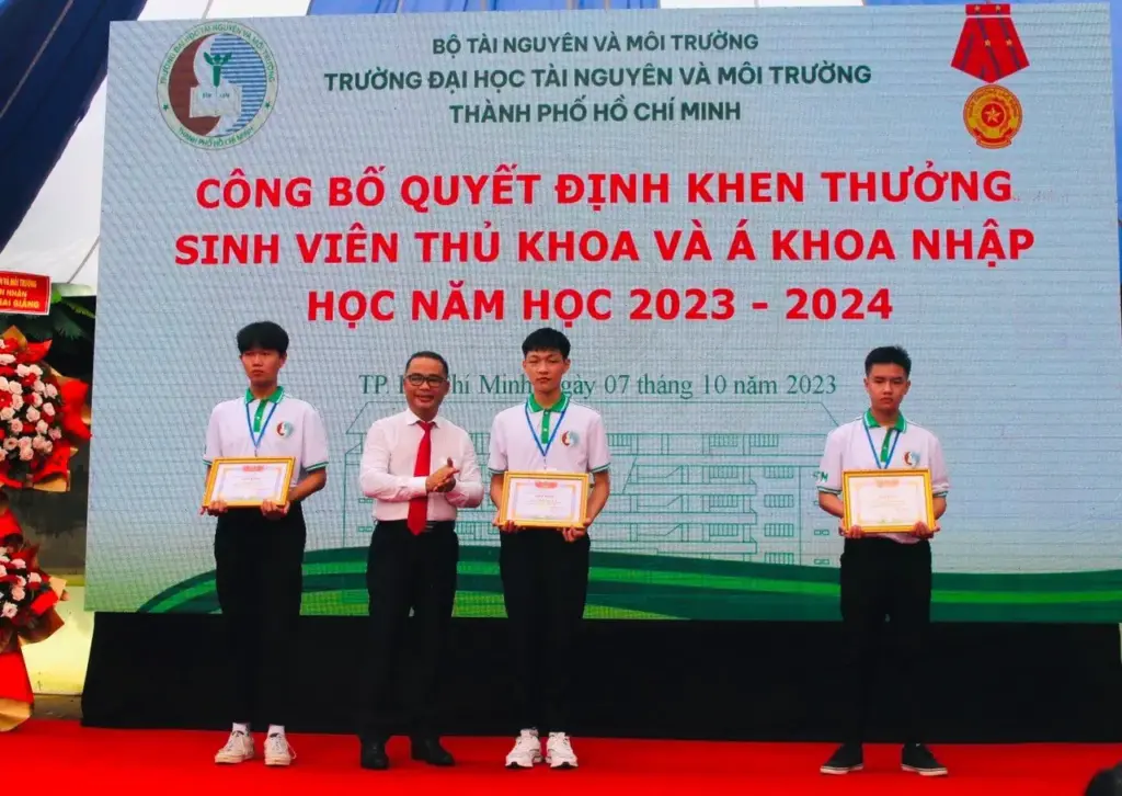 Thủ khoa ngành Công nghệ thông tin tuyển sinh năm 2023-2024