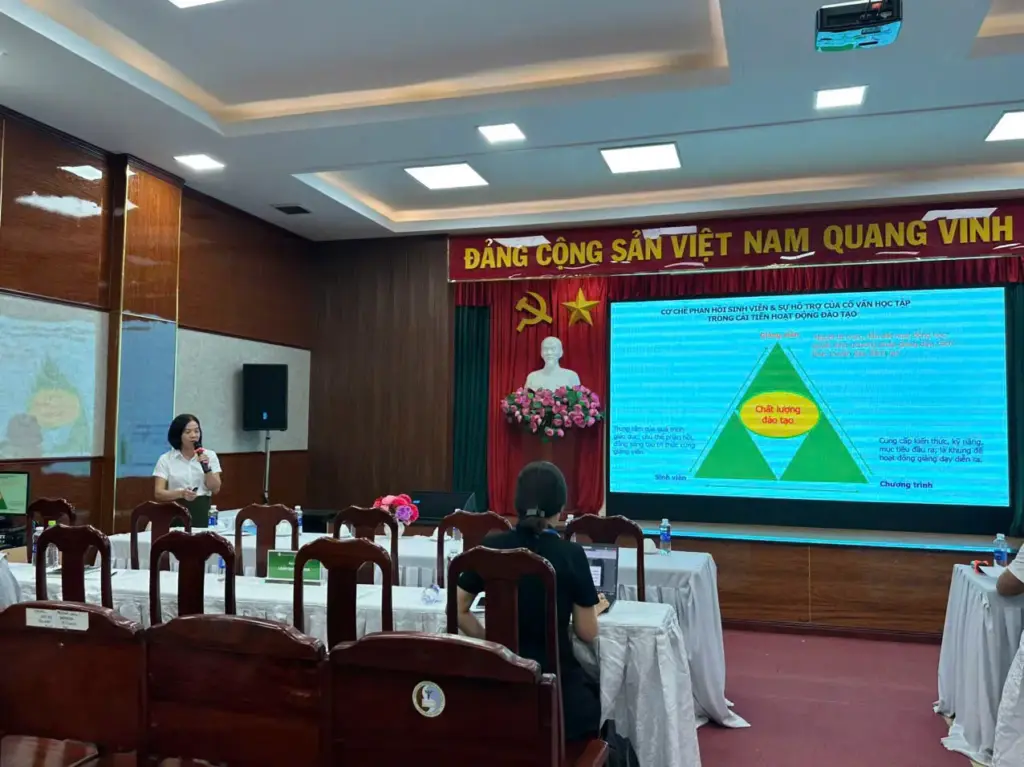 Hội nghị công tác cố vấn học tập năm 2025