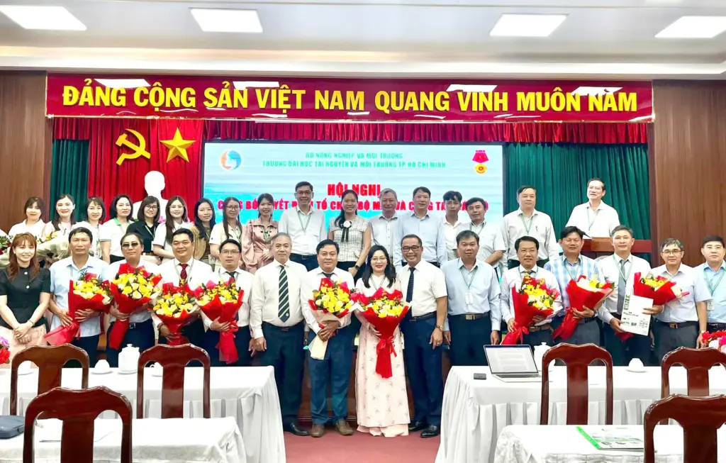 Hội nghị công bố quyết định tổ chức bộ máy và công tác cán bộ tại Trường Đại học Tài nguyên và Môi trường TP. Hồ Chí Minh